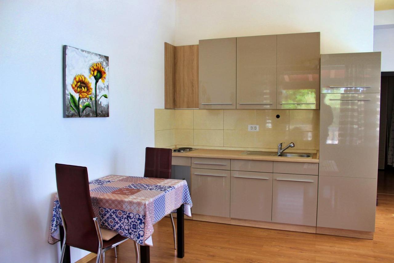 Apartments Kimm โปเรช ภายนอก รูปภาพ