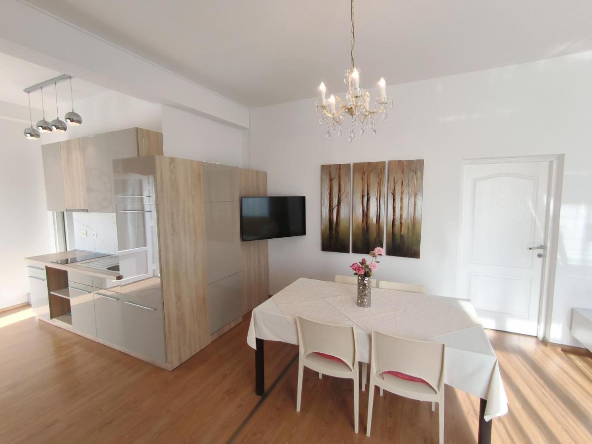 Apartments Kimm โปเรช ภายนอก รูปภาพ
